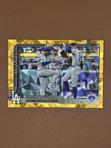 2025 Topps Series 1 - #255 Dodgers Swagger /50 - Gold Diamonte Team Checklist - Picture 1 of 2