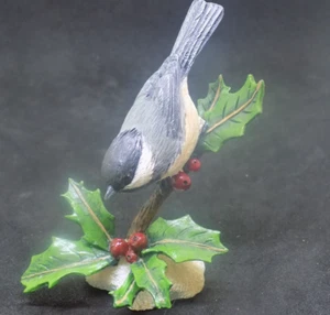 Estatuilla miniatura de garbanzo y pájaro acebo de 3" de alto - Imagen 1 de 5