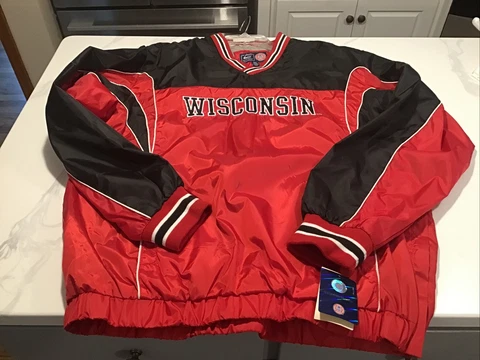 Wisconsin Badger Pullover Windbreaker Embroidered Size Medium NWT New Cover