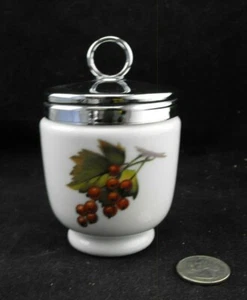 EVESHAM ROYAL WORCESTER EGG CODDLER MADE IN ENGLAND LARGER SIZE BERRIES - Picture 1 of 3