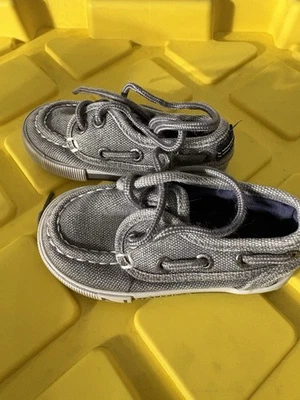 Nautica Boat Shoes Canvas Youth Size 5 Gray White Boys Flats Spinnaker Pintucked - Image 1 of 4