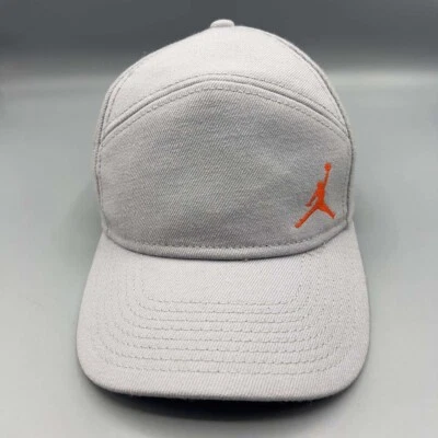 Boné Air Jordan 5 painéis masculino cinza alça jumpman traseira - Imagem 1 de 4