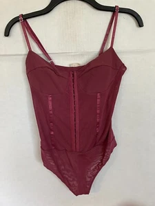 FREE PEOPLE Night Rhythm Corset Bodysuit IN MAROON WOMENS SIZE MEDIUM NEW - Afbeelding 1 van 2