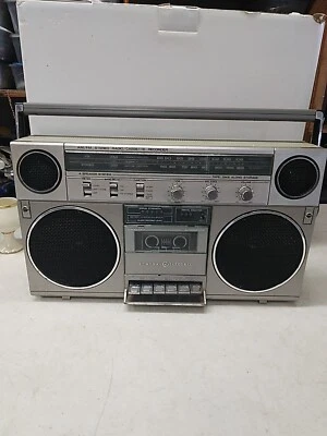 Radio/casete estéreo AM/FM General Electric modelo 3-5257A  Foto 1 de 4