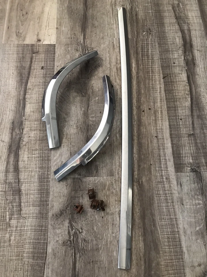 Oldsmobile Vista Cruiser Chevelle 1964 1965 1966 1967 puerta trasera moldura techo Foto 1 de 4