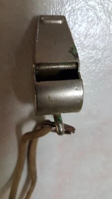 Ancien sifflet du maître d'école années 50 - Photo 1/4