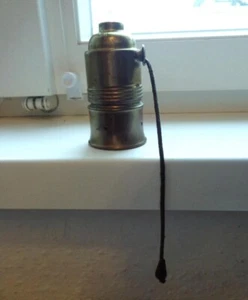Alte orig. Messingfassung E 27, Zugschalter, Porzellan Einsatz, i.O., sehr gut - Bild 1 von 7