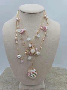 Collar BETSEY JOHNSON Margarita Multi Flor, Corazón, Nuevo con Etiquetas 3 Hilos Con Pendientes - Imagen 1 de 11