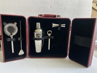 Nuevo Juego de Cóctel Pottery Barn Martini Imitación Cuero Borgoña Estuche Portador Foto 1 de 4