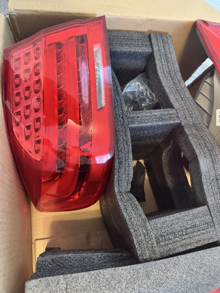 Conjunto de luces traseras BMW 328i/335i 2011-2013 OEM izquierda derecha Foto 1 de 4