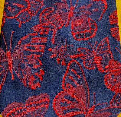 1970s VINTAGE ~ WIDE MENS TIE ~ PRINCIPE ~ BLUE RED ~ GLOWING BUTTERFLIES ~ 55" - Image 1 of 4