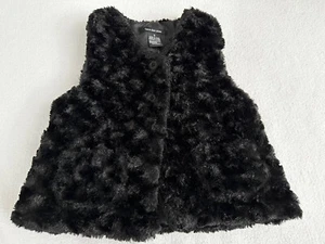Calvin Klein Girls Faux Fur vest Size 5 - Picture 1 of 10