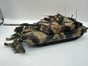 One Vintage pro-built 1/35 Tamiya  ?  model Tank  Hand Painted  Very Nice - Picture 1 of 24