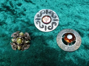 VINTAGE SCOTTISH BROOCHES X3 METAL STONE GLASS - Picture 1 of 9