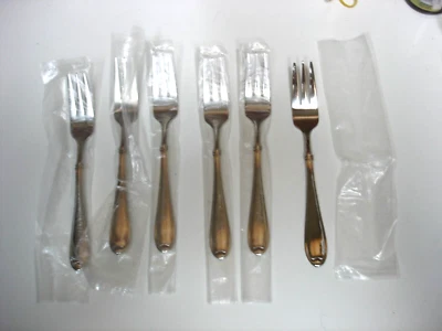 Glossy 18/8 Stainless NEW 6  COCKTAIL FORKS WALLACE SUMMERSET  + 2 FREE GIFTS - Image 1 of 4