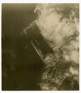 ORIGINAL WW2 RAF AERIAL RECON PHOTO FERROL HARBOUR 1942 F/SGT REEVES 542 SQN - Picture 1 of 2