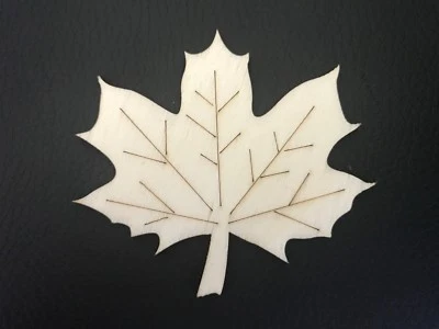 #7 Ahorn Blatt aus Holz 6 x 7 cm  Deko Bastel Herbst Bastelmaterial Bastelholz - Bild 1 von 3