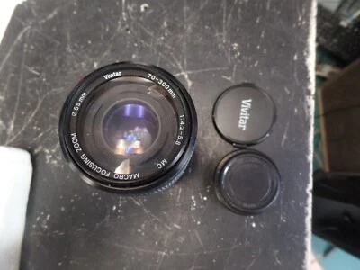 Vivitar 70-300mm 1: 4.2-5.8 MC Macro Focusing Zoom Photo Lens - Image 1 of 4