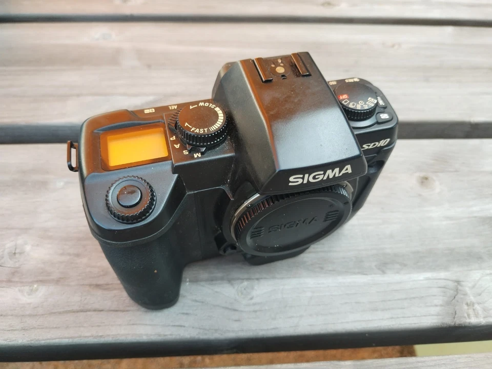 Sigma SD 10 DigitalKamera Body | SchwarzSigma SD 10 DigitalKamera Body | Schwarz - Bild 1 von 3