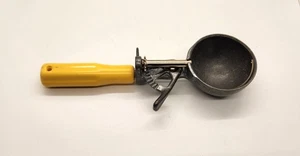 Vintage Ice Cream Scoop w/ Yellow Handle Scoop Master Shape 16🍦 - Picture 1 of 5