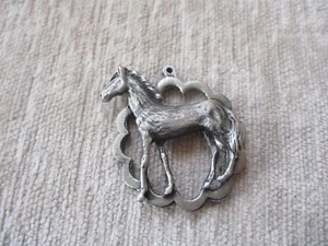 Vintage Horse Necklace Medallion Pendant Equestrian - Picture 1 of 5