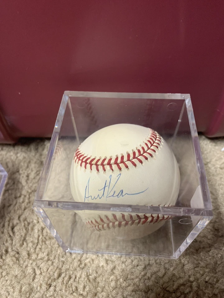 Austin Kearns Signed Baseball OMLB Autographed Reds Nationals Marlins Yankees - Image 1 of 1