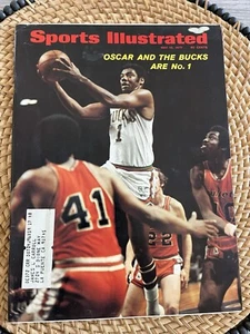 Sports Illustrated May 10, 1971 OSCAR AND THE BUCKS No. 1 Oscar Robertson EC! - Picture 1 of 2