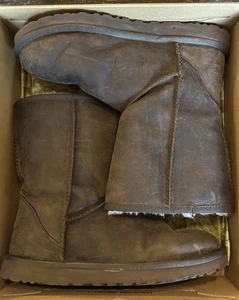 UGG Classic Short Echtleder Braun Stiefel Freizeit Komfort 8 Lammfell Gefüttert - Bild 1 von 8