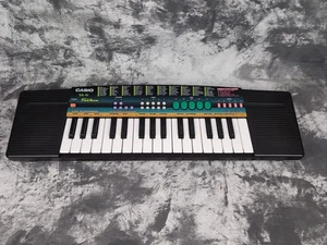 Casio SA-41 100 Sound Tone Bank Vintage Tastiera Pianoforte Funzionante Video Demo - Foto 1 di 17