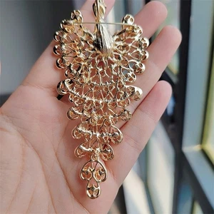 Bezaubernde Pfau Design Brosche ideal zur Veredelung jedes Outfits mit Eleganz - Picture 1 of 15