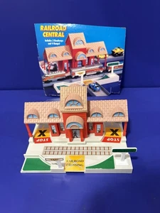 Micro Machines Railroad Central. Lewis Galoob Toys Inc, 1991 - Picture 1 of 13