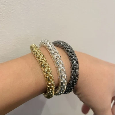 APT. Juego de 9 brazaletes elásticos de eslabones cuadrados de metal oro plata Gunmetal nuevos con etiquetas Foto 1 de 4