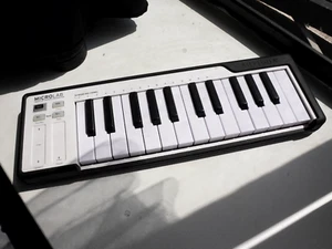 Arturia Microlab MIDI Keyboard - Picture 1 of 4