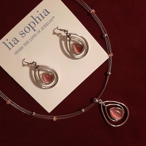 NWOT Lia Sophia Cotton Candy Pink Cat's Eye Silver Tone NECKLACE & EARRINGS Set - Picture 1 of 4