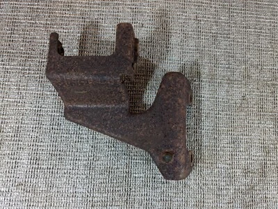 Conjunto de soporte Chevrolet Cavalier para válvula modular de presión de freno 2001 Foto 1 de 4