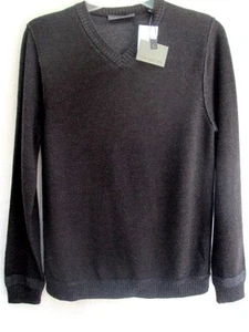 TRANSCRIPCIÓN..GRIS OSCURO.. 100% LANA MERINA EXTRA FINA.. CUELLO EN V.. SUÉTER. NUEVO $89 MED - Imagen 1 de 6