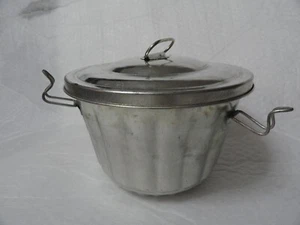 Vintage Tin Steamed Pudding Mold With Lid and clasps - Picture 1 of 9