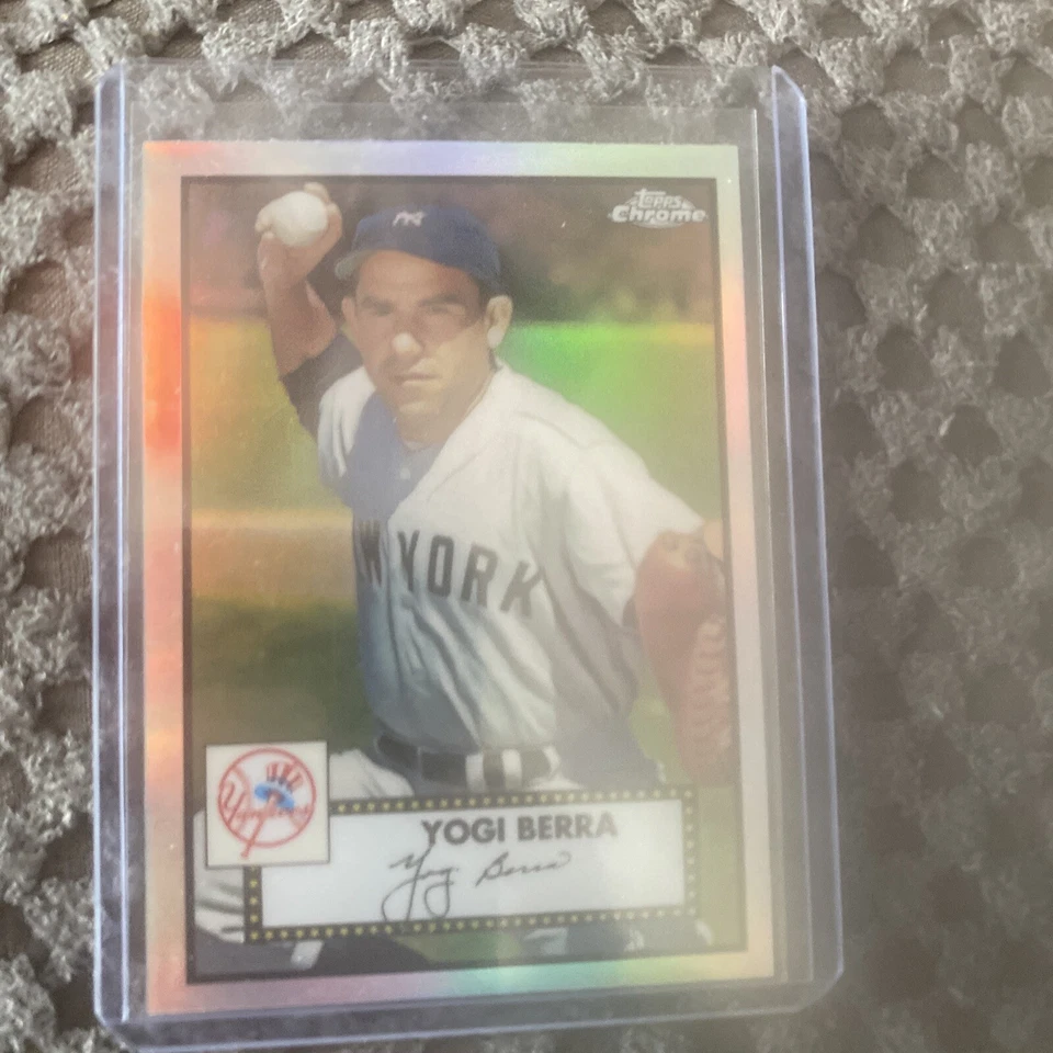 2021 TOPPS CHROME PLATINUM ANNIVERSARY YOGI BERRA REFRACTOR  #473 YANKEES HOF - Image 1 of 1
