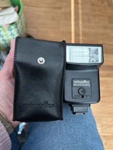 Minolta AUTO 25 Photo Flash Unit, universal shoe mount and Minolta case - Picture 1 of 2