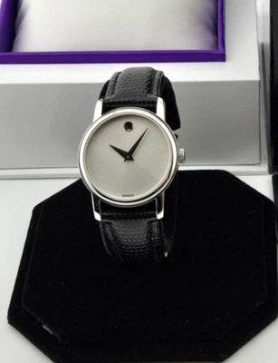 Reloj para mujer Movado Museum 2100003 correa de cuero esfera plateada ⌚ Foto 1 de 4