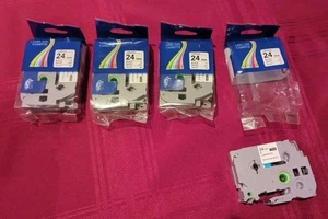 4er-Pack Tze-FX251 Schwarz auf Weiß Etikettendrucker Klebeband * 24 mm/1 Zoll -- OVP - Bild 1 von 3