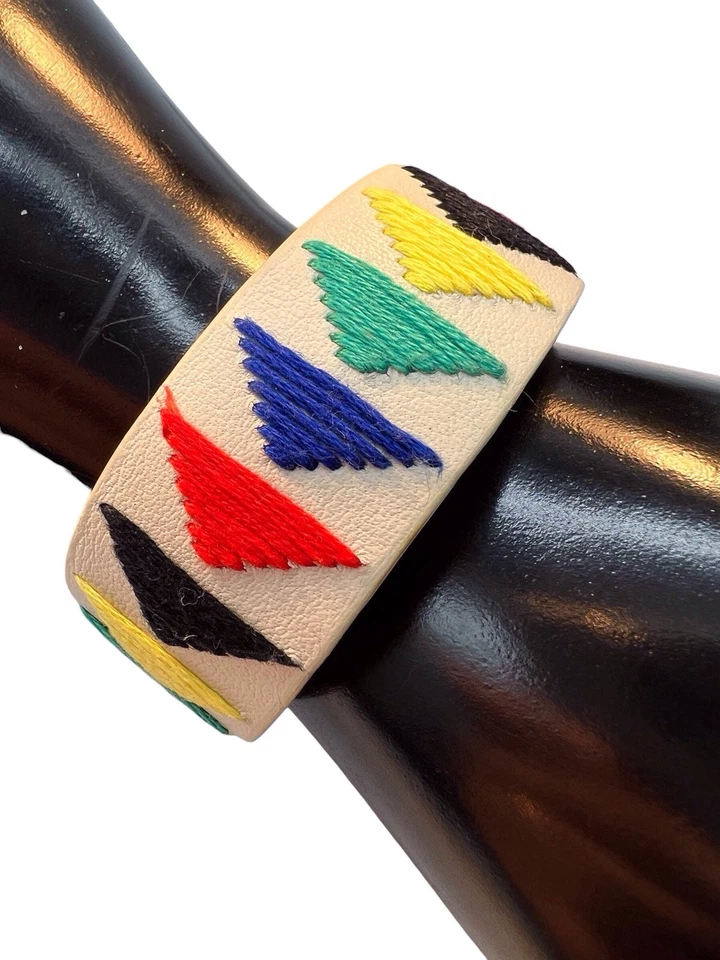 Brazalete Vince Camuto BOHO Grueso Cuero Flecha Chevron Crema Multicolor B4 Foto 1 de 4