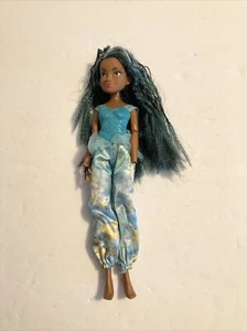 DISNEY DESCENDANTS 2 UMA FASHION 11" POSEABLE DOLL HASBRO - Picture 1 of 5