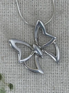 925 sterling silver butterfly pendant necklace on 16" snake chain - Picture 1 of 8