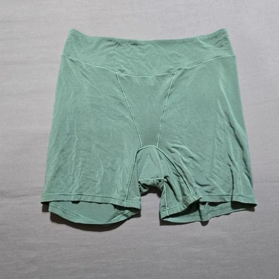 Pantalones Cortos Lululemon Para Mujer Verde Medio Atlético Motociclista Botín Foto 1 de 4