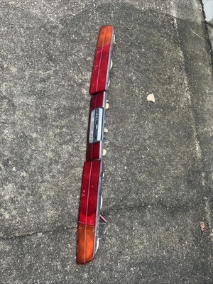 Conjunto de luces traseras izquierda y centro Nissan 300ZX 1987-1989 Foto 1 de 4