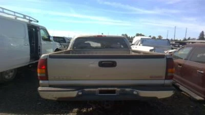 Manija de puerta exterior delantera izquierda usada se adapta a: 2000 GMC Sierra 2500 puerta de camioneta delantera Foto 1 de 4