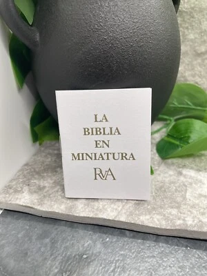 La Biblia en Miniatura RVA Dorada Gold 32 Page Mini 2.5x2" New Free Ship - Image 1 of 4