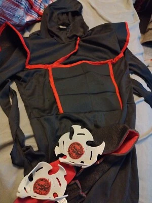 Disfraz Spirit Halloween Ninja Negro Rojo Niños Talla Mediana 8-10 Cinturón Foto 1 de 4