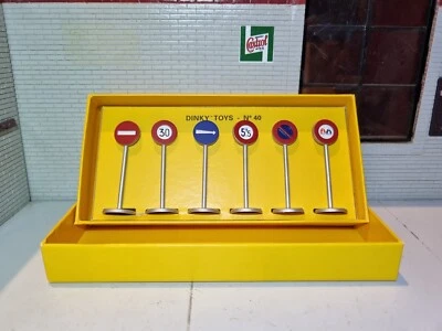 Dinky Toys Road Signs Diorama Panneaux Diecast Metal Retro Toys Model 40 - Image 1 of 3